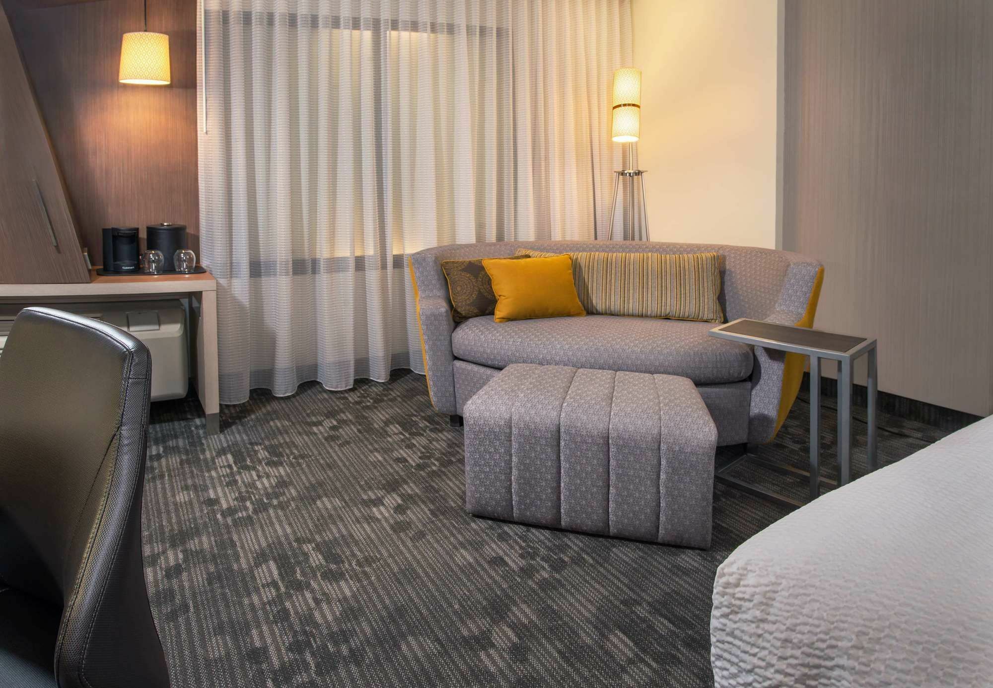 Courtyard By Marriott Baton Rouge Downtown Hotel Exterior photo
